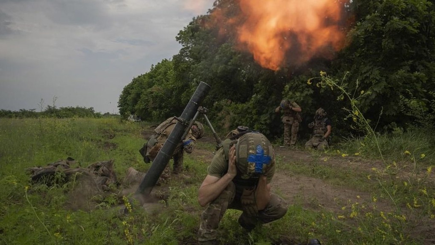 Lu doan 115 cua Ukraine rut chay voi sau khi Nga nem bom xuong Cheretino-Hinh-6
