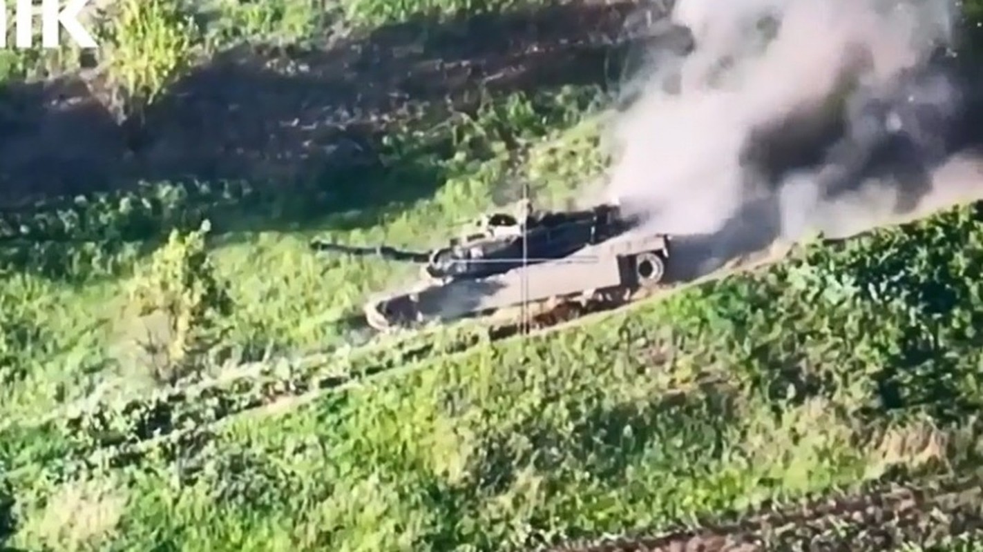 Xe tang M1A1SA Abrams duoc phu kin giap phan ung no-Hinh-12