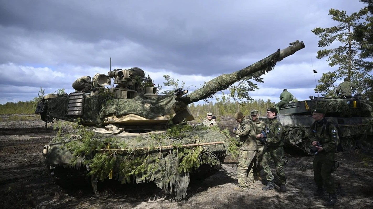 Xe tang M1A1SA Abrams duoc phu kin giap phan ung no-Hinh-16