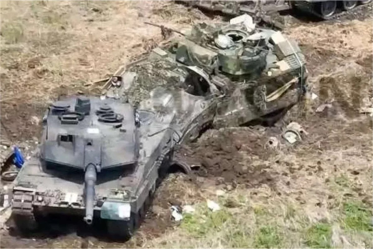 Ga khong lo Leopard cua Ukraine lep ve truoc ke ti hon FPV Nga