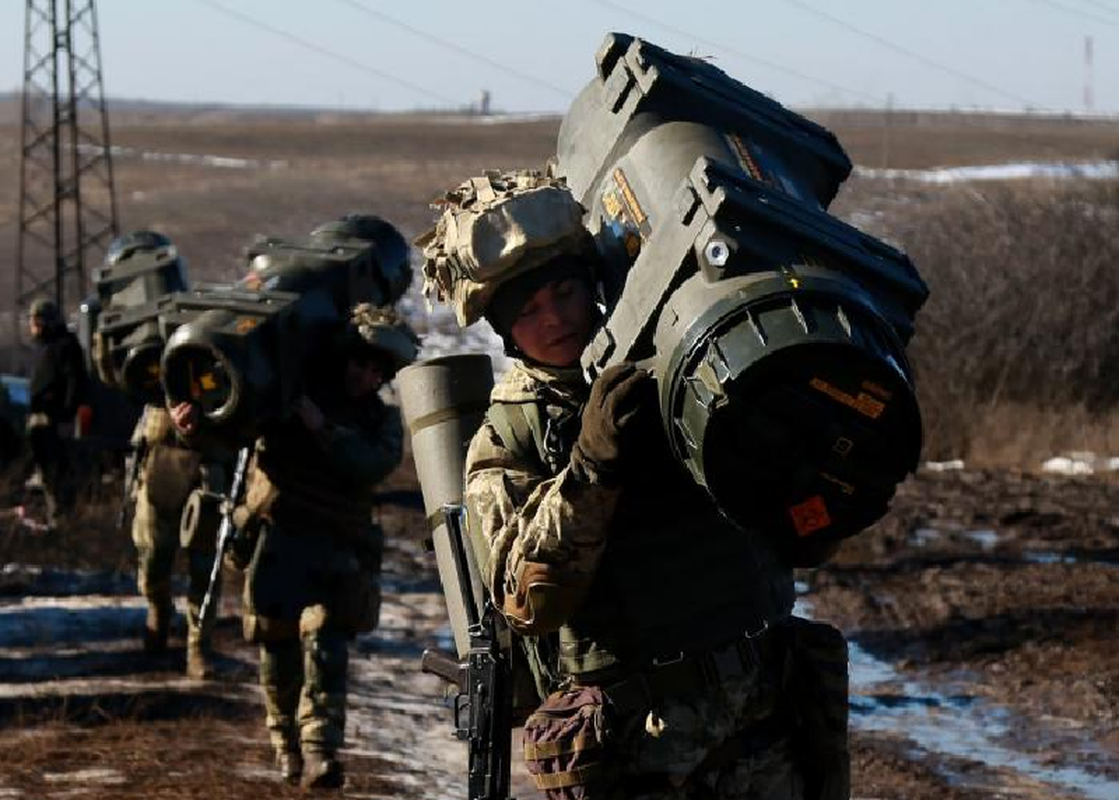 Quan tinh nhue Nga xuat tran, Ukraine mat mot tieu doan