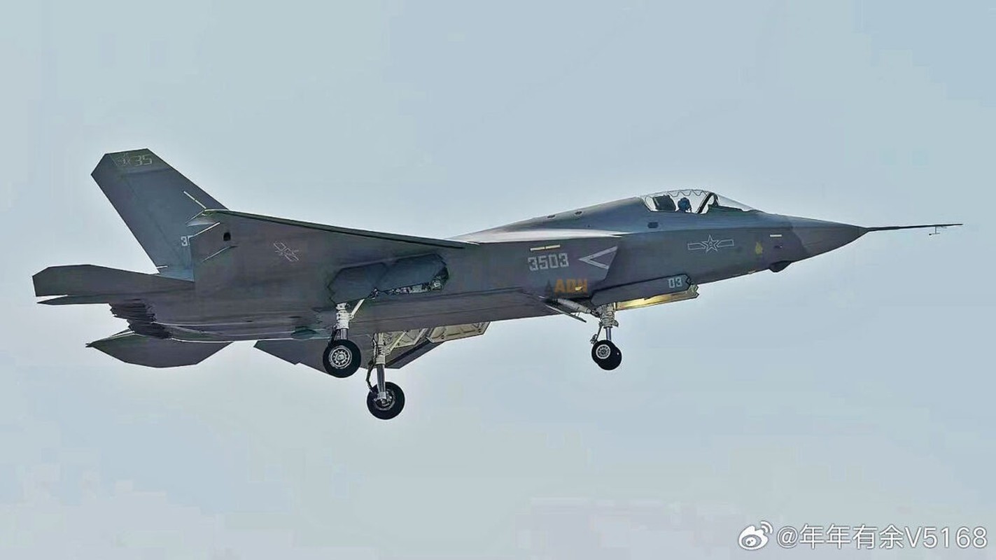 J-35A Trung Quoc tham vong thong tri bau troi, thach thuc F-35-Hinh-11