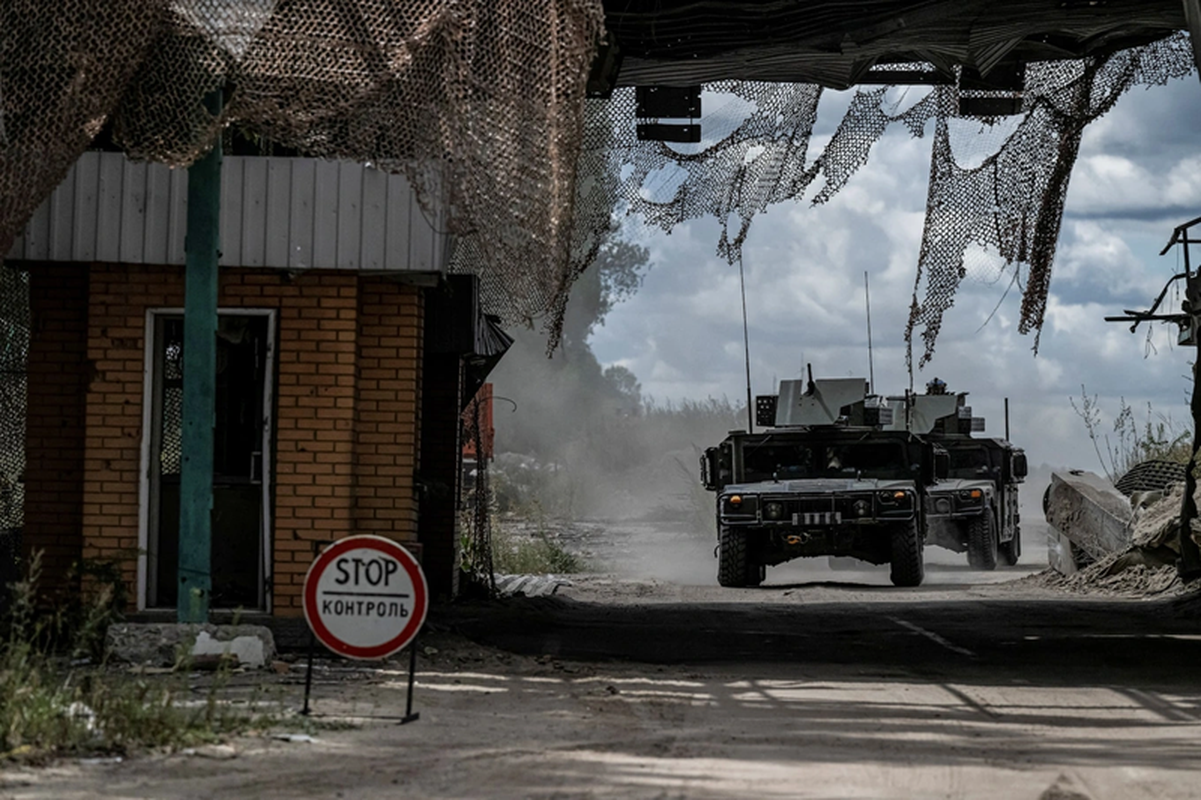 Quan Ukraine dau hang “vo dieu kien” ngay cua ngo ra vao Pokrovsk?-Hinh-11