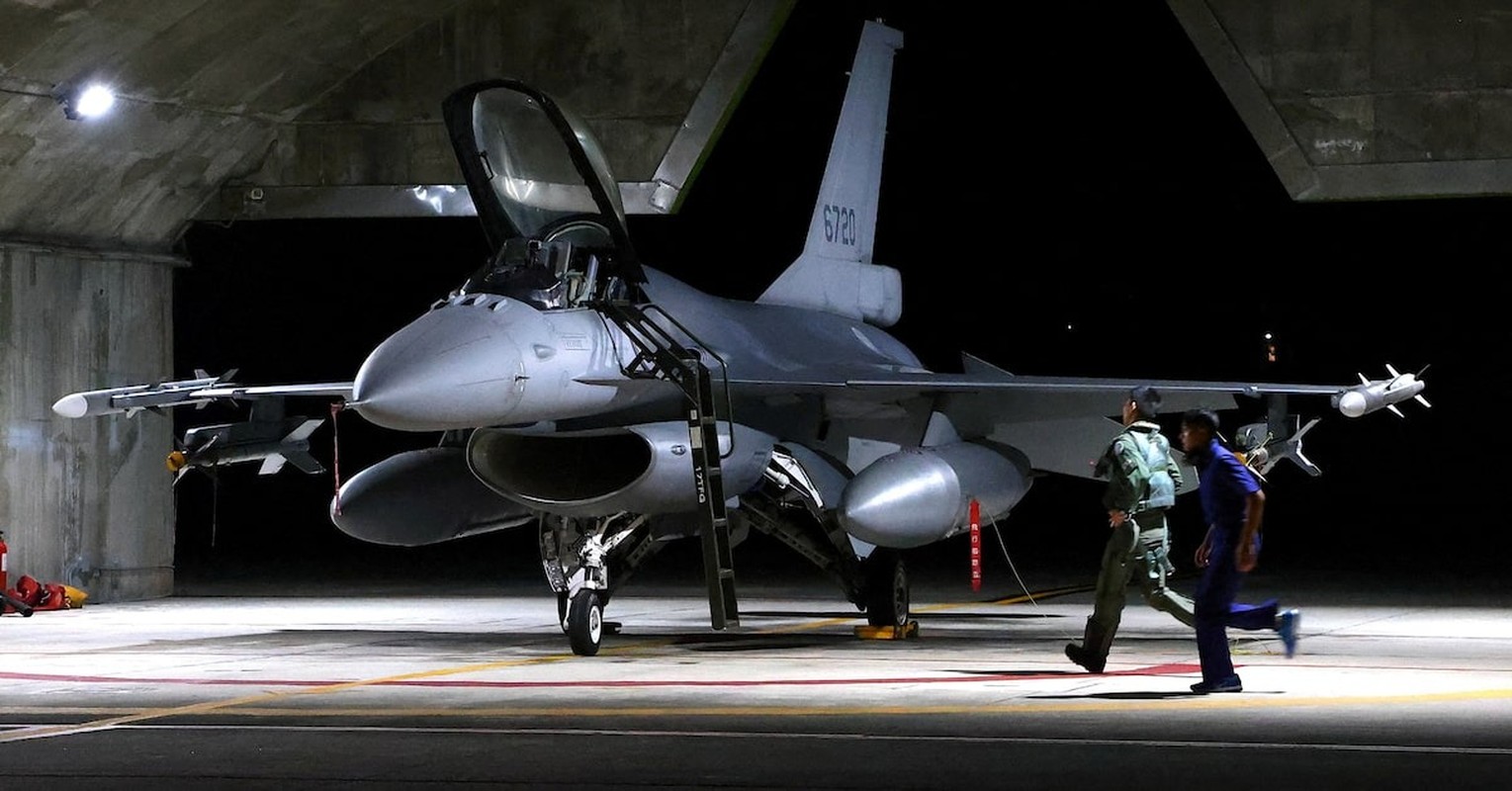 My dua F-16 den Han Quoc, gui thong diep danh thep cho Trieu Tien-Hinh-6
