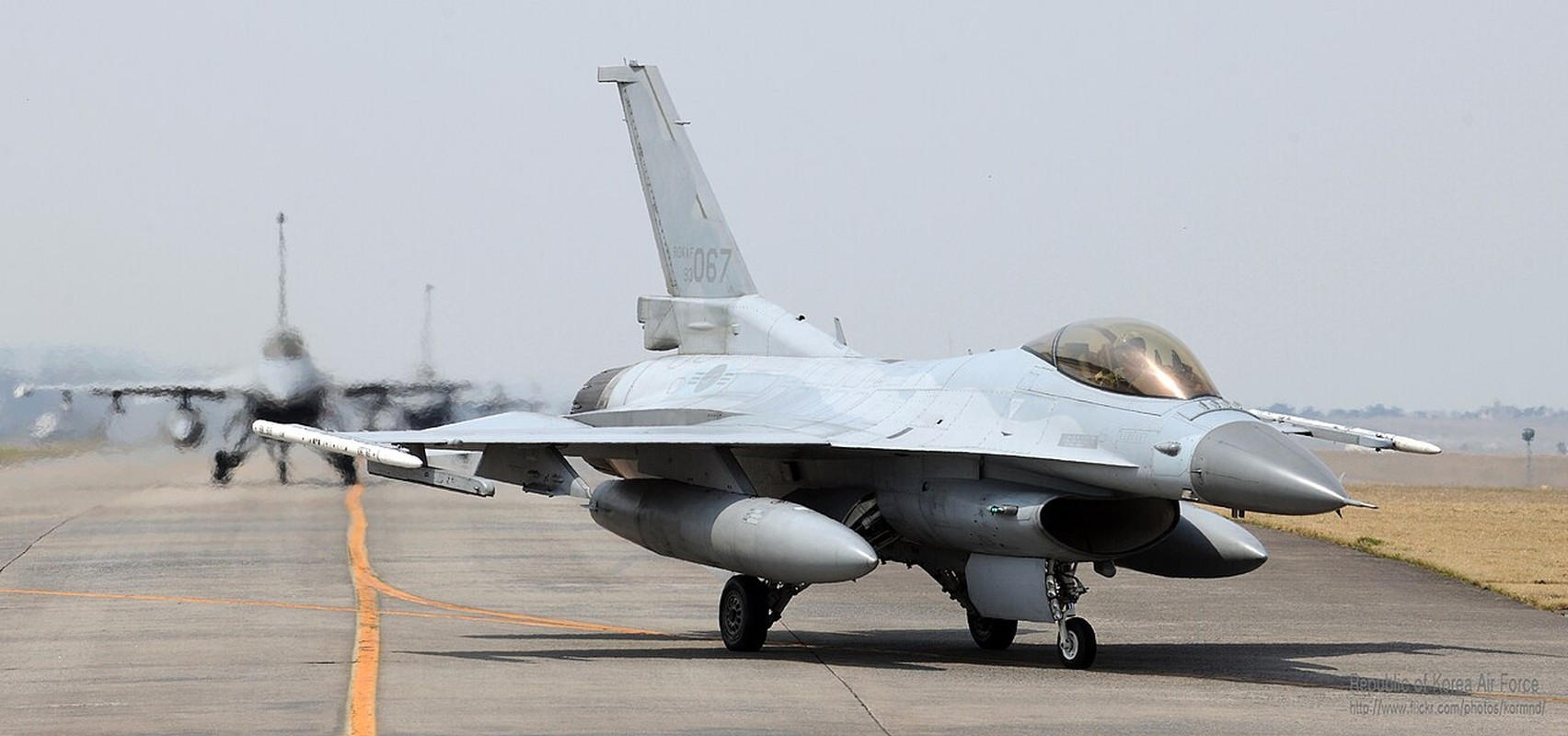 My dua F-16 den Han Quoc, gui thong diep danh thep cho Trieu Tien-Hinh-7