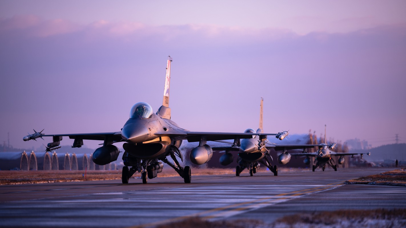 My dua F-16 den Han Quoc, gui thong diep danh thep cho Trieu Tien