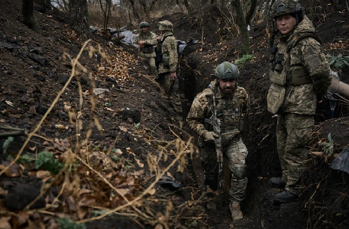 Bom 3 tan cua Nga lam no tung Kursk, 400 linh Ukraine tu tran-Hinh-15