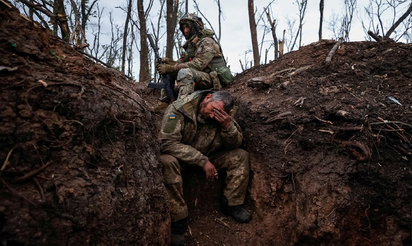 Bom 3 tan cua Nga lam no tung Kursk, 400 linh Ukraine tu tran-Hinh-8