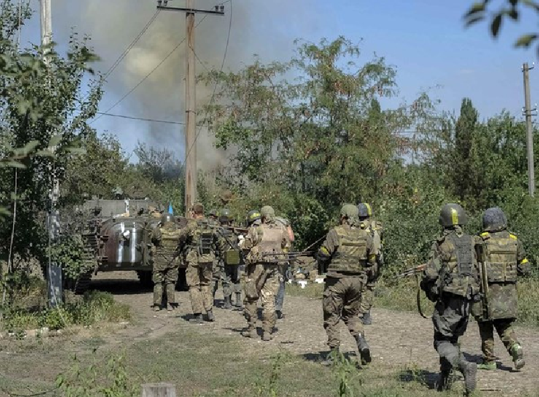 Nga danh bom xuyen bien gioi, quan tinh nhue Ukraine rut khoi Kursk-Hinh-16