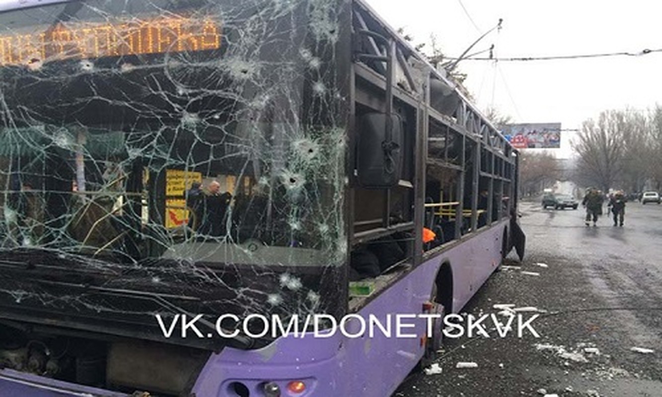 Hinh anh ve cuoc phao kich tram xe buyt o Donetsk-Hinh-4