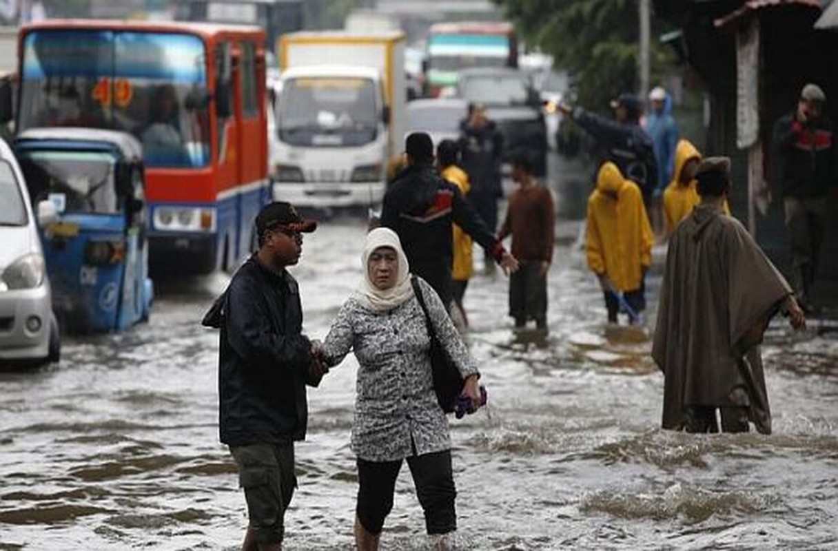 Lut loi kinh hoang o Jakarta, Indonesia-Hinh-2