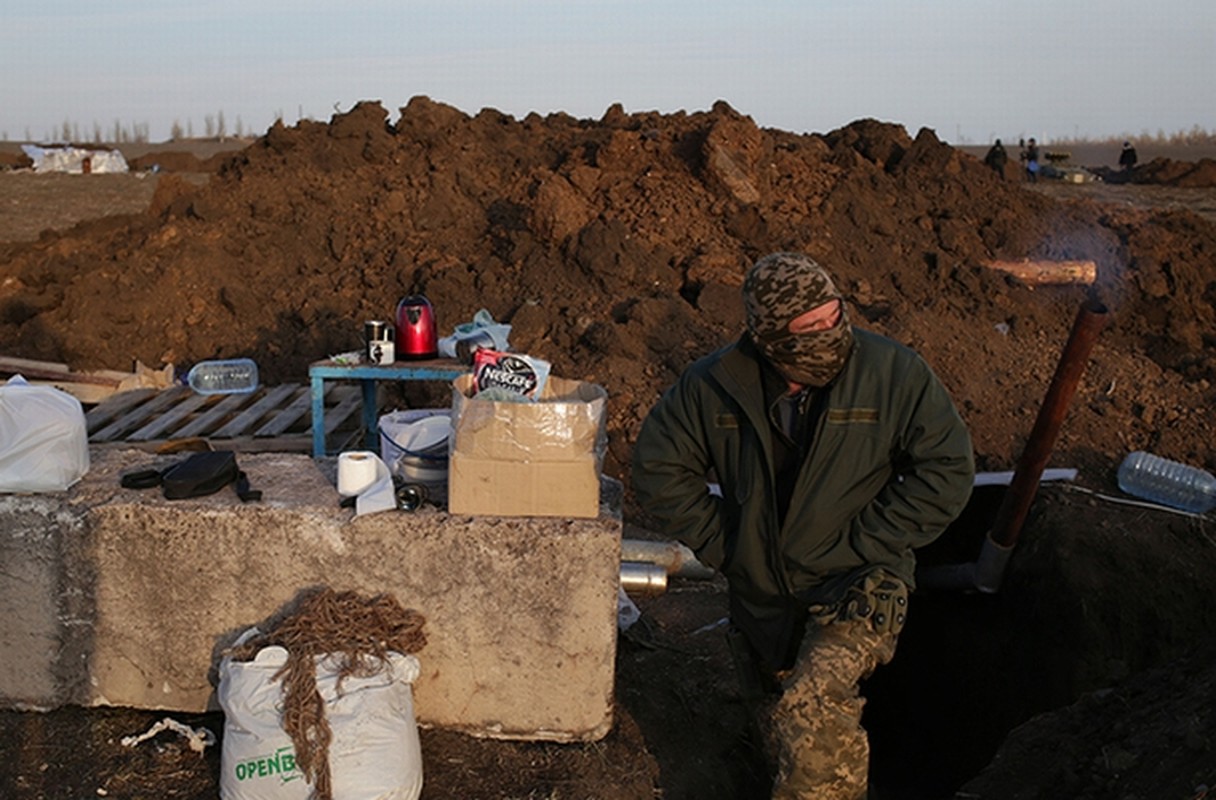 Mot ngay voi linh Ukraine o chien tuyen Shirokino, gan Mariupol-Hinh-3