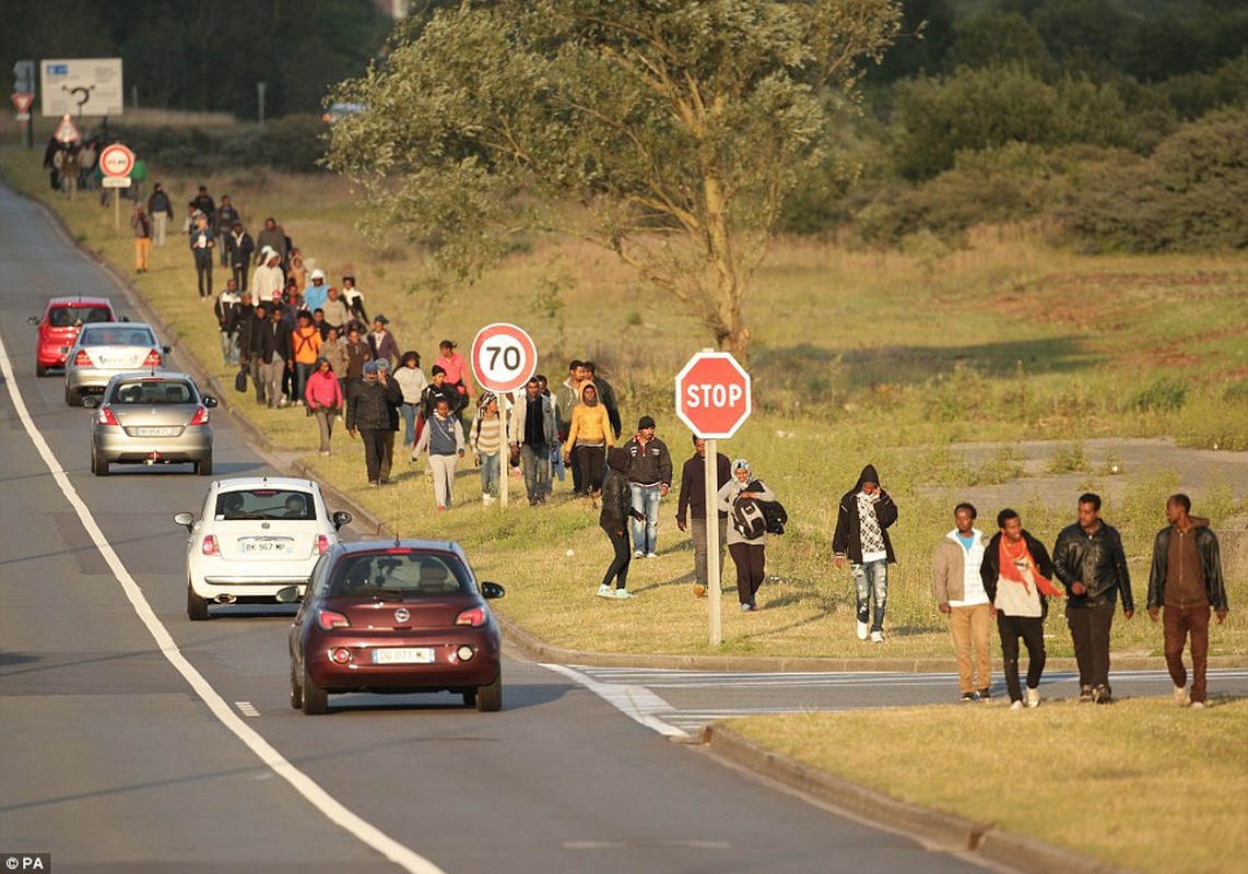 Canh sat Phap tran ap lan song di dan qua Channel Tunnel-Hinh-14