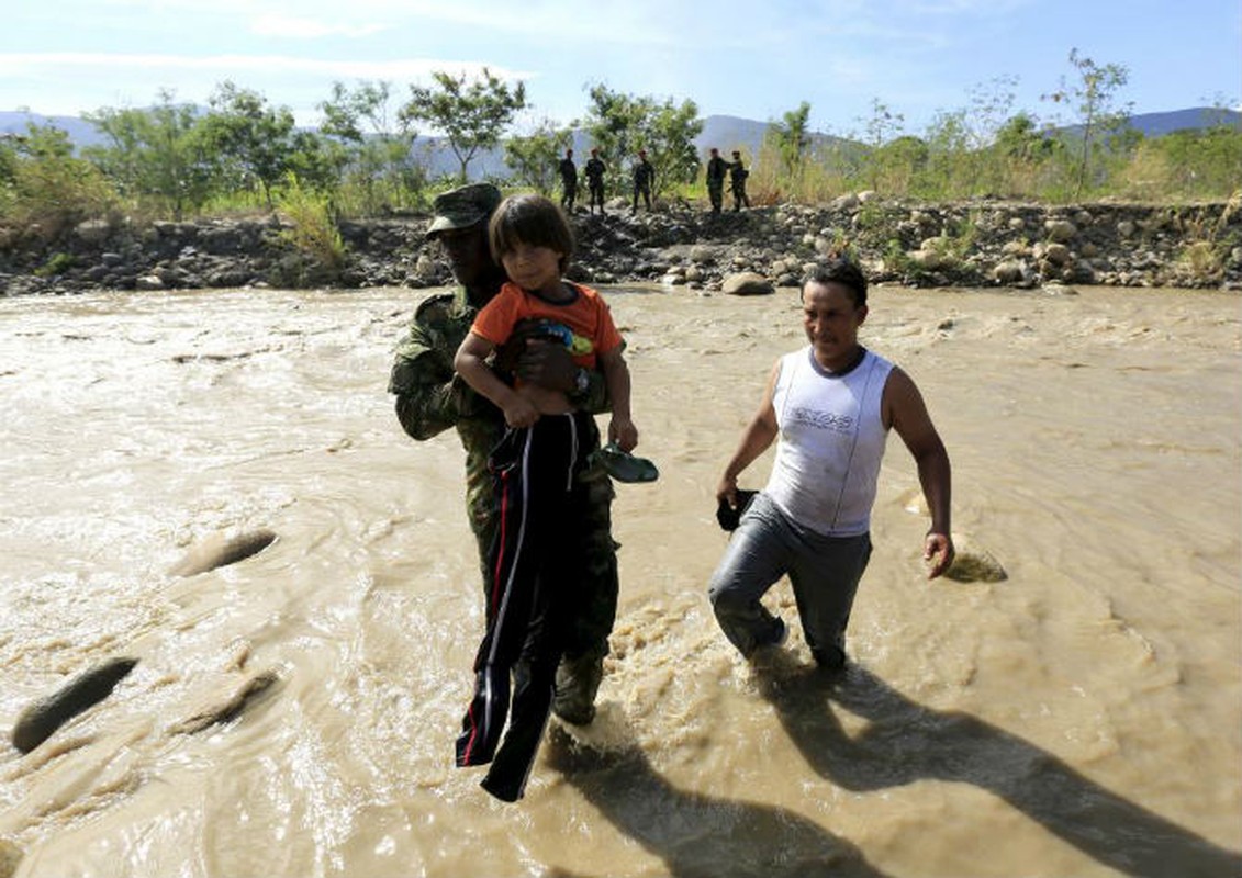 Dan khon kho vi khung hoang bien gioi Venezuela-Colombia-Hinh-5