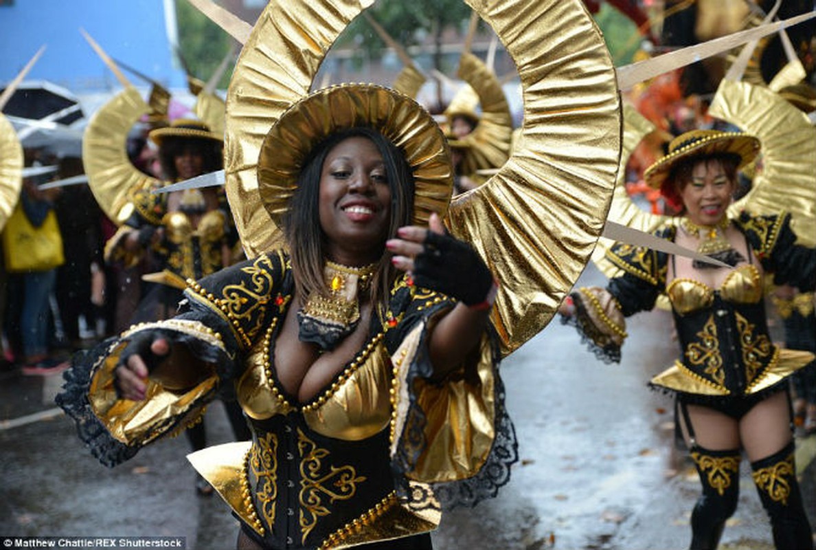 Choang ngop le hoi Carnival trong mua o Vuong quoc Anh-Hinh-12