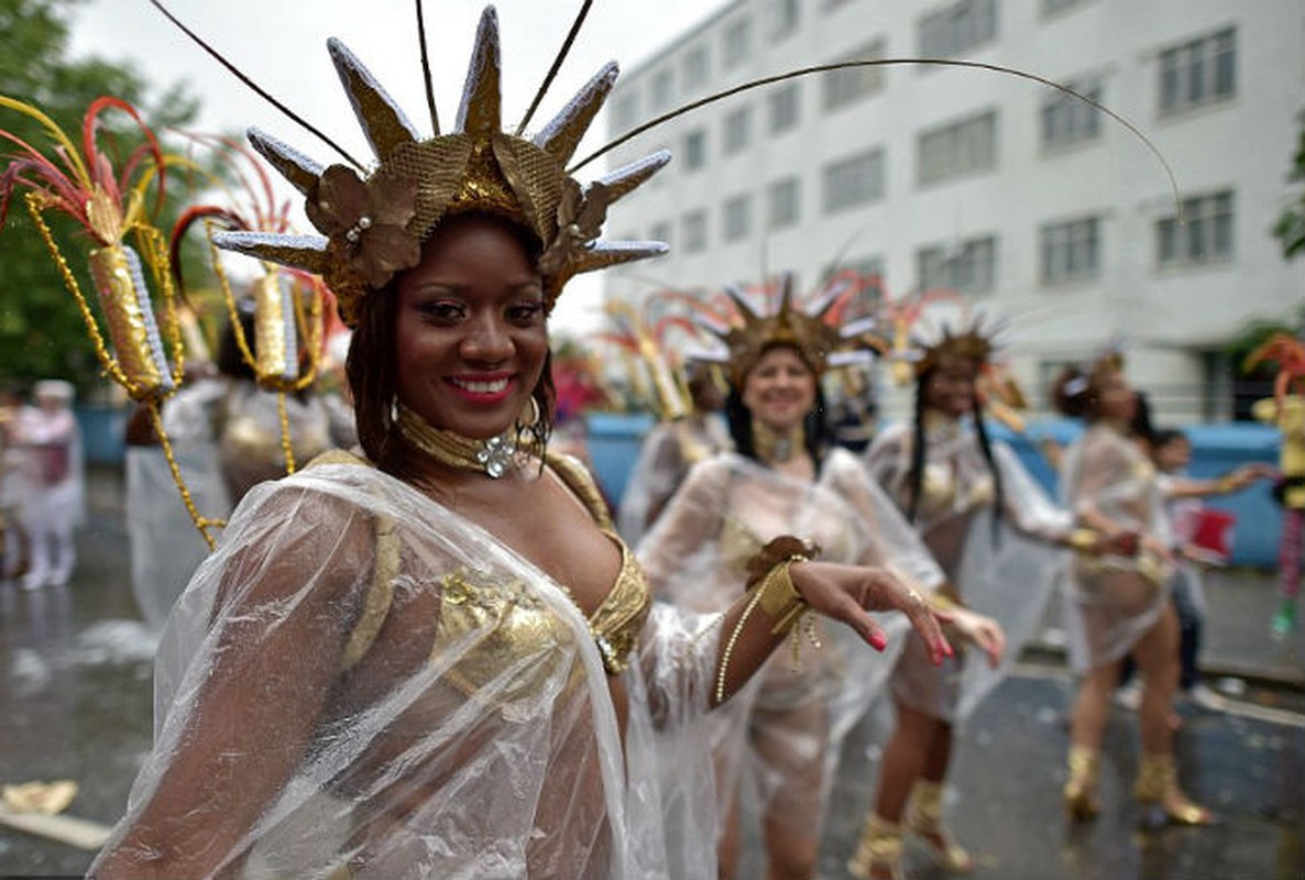 Choang ngop le hoi Carnival trong mua o Vuong quoc Anh-Hinh-2