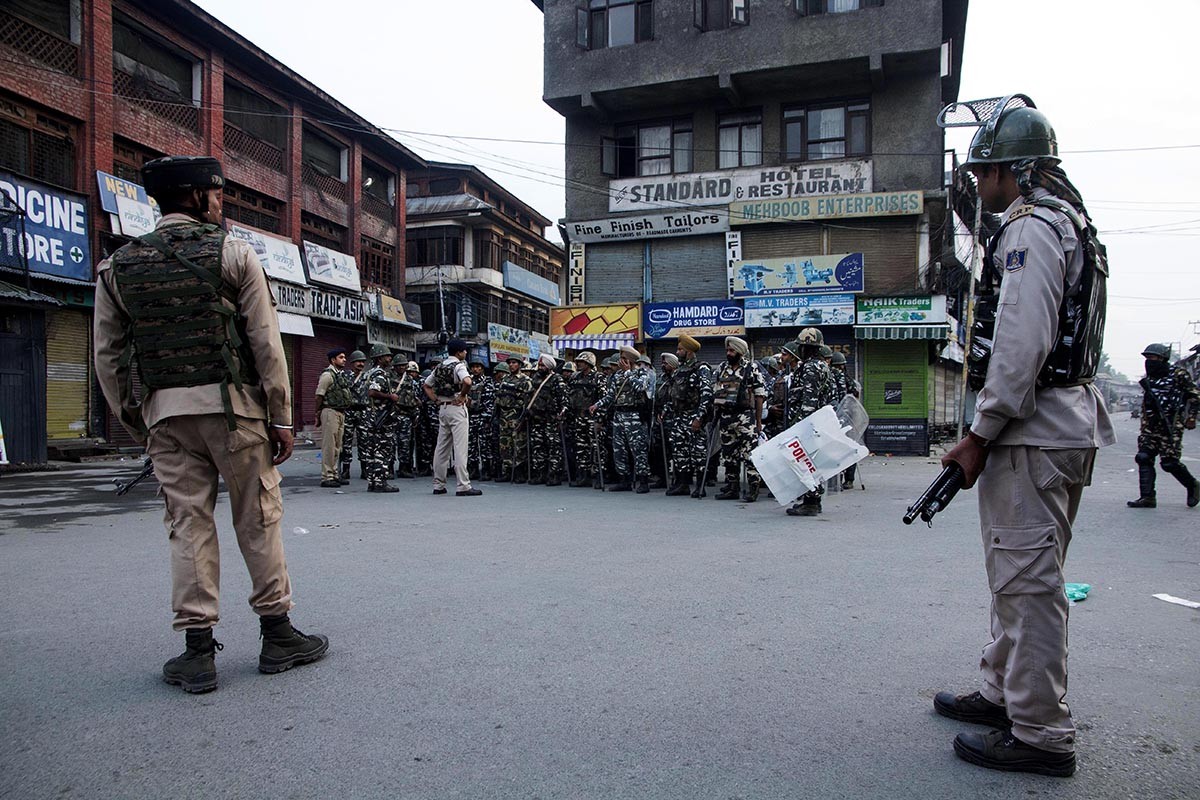 Kashmir te liet vi lenh gioi nghiem suot 100 ngay, dan than troi-Hinh-2