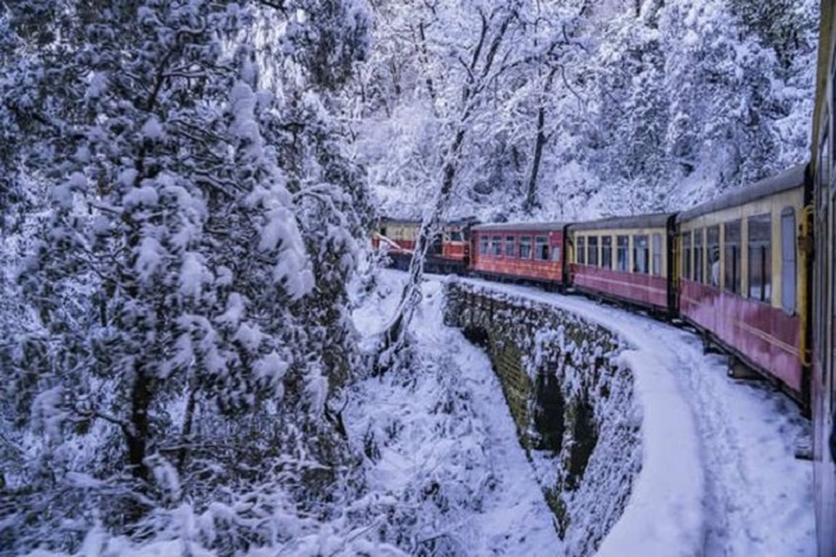 Lac vao the gioi co tich tren nhung chuyen tau chay duoi mua tuyet-Hinh-7