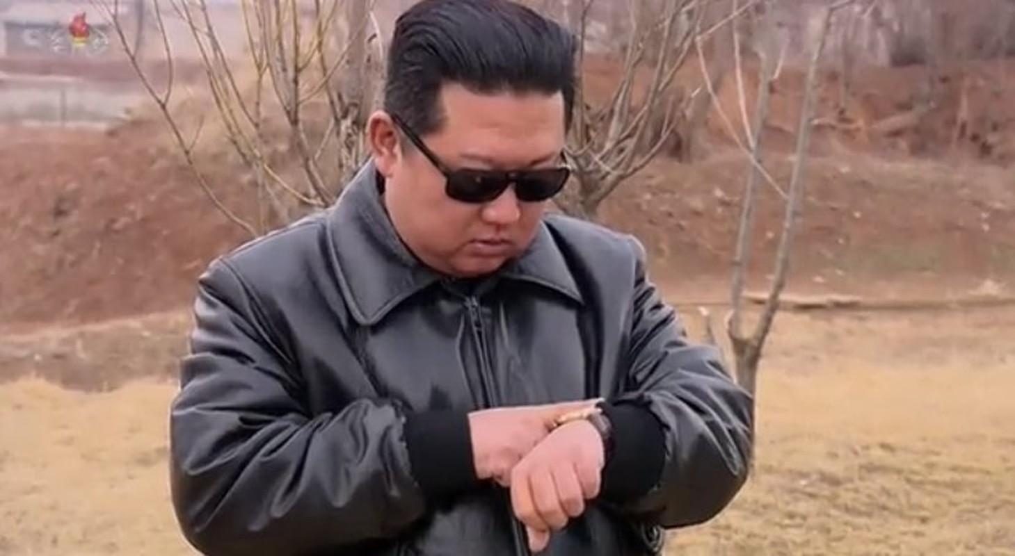 Hinh anh ong Kim Jong-un trong buoi thu ten lua lien luc dia-Hinh-4