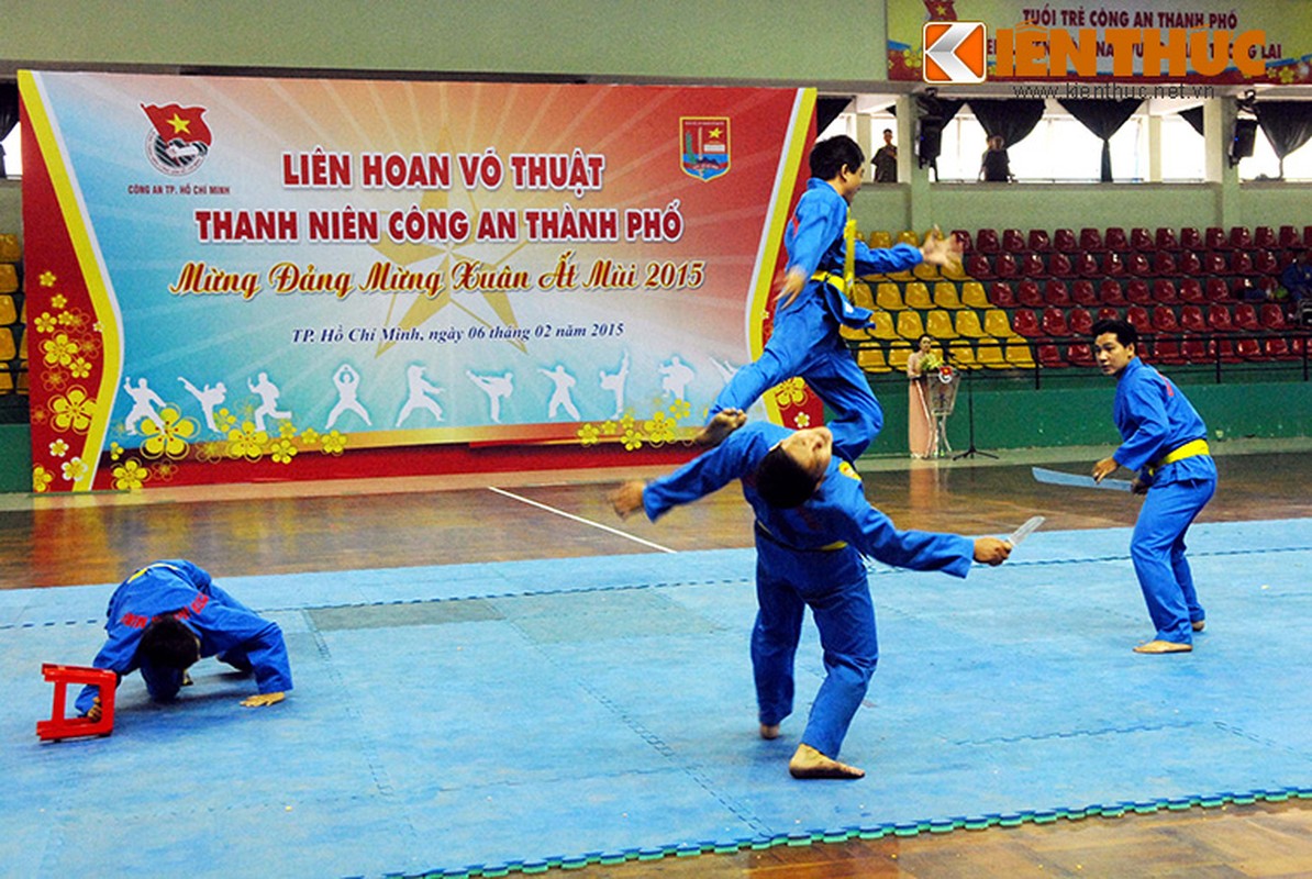 Xem cong an TPHCM bieu dien vo thuat nhu phim-Hinh-7