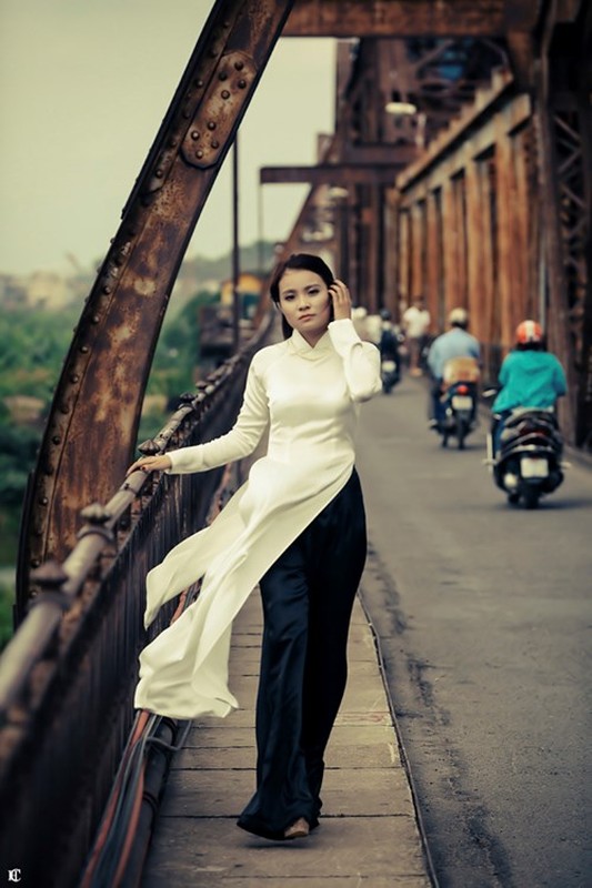 Theo chan ao dai xinh dep dao quanh pho phuong Ha Noi-Hinh-6