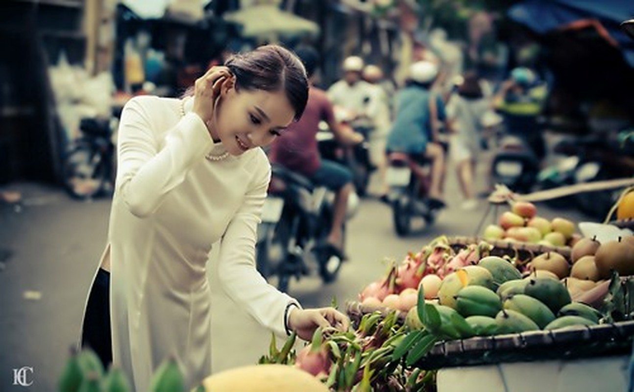 Theo chan ao dai xinh dep dao quanh pho phuong Ha Noi