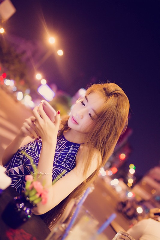 Hot girl Elly Tran dep rang ngoi dao pho dem Sai Gon-Hinh-5