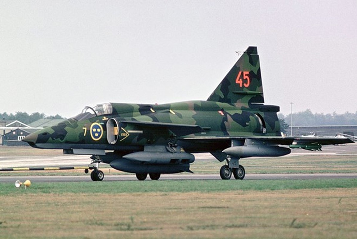 Can canh chien dau co SAAB AJ-37 Viggen cua Thuy Dien-Hinh-7