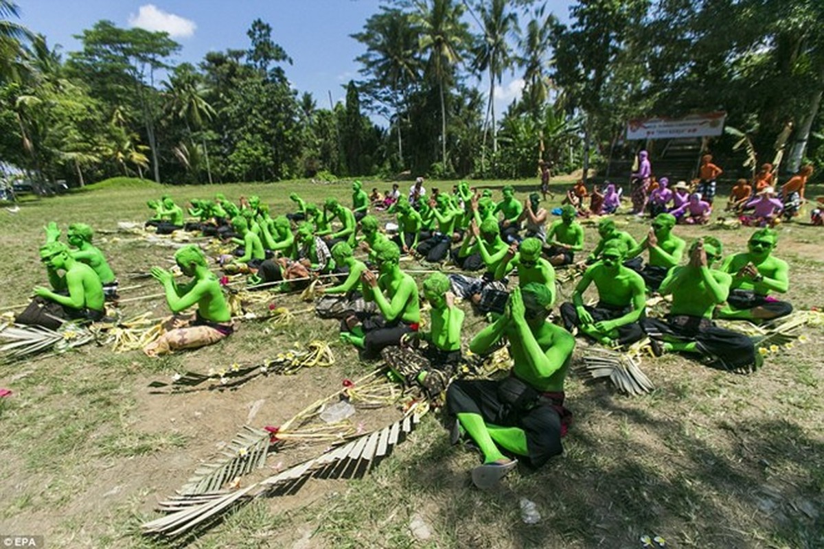 Kham pha le hoi ky la son nguoi xanh o Indonesia-Hinh-4