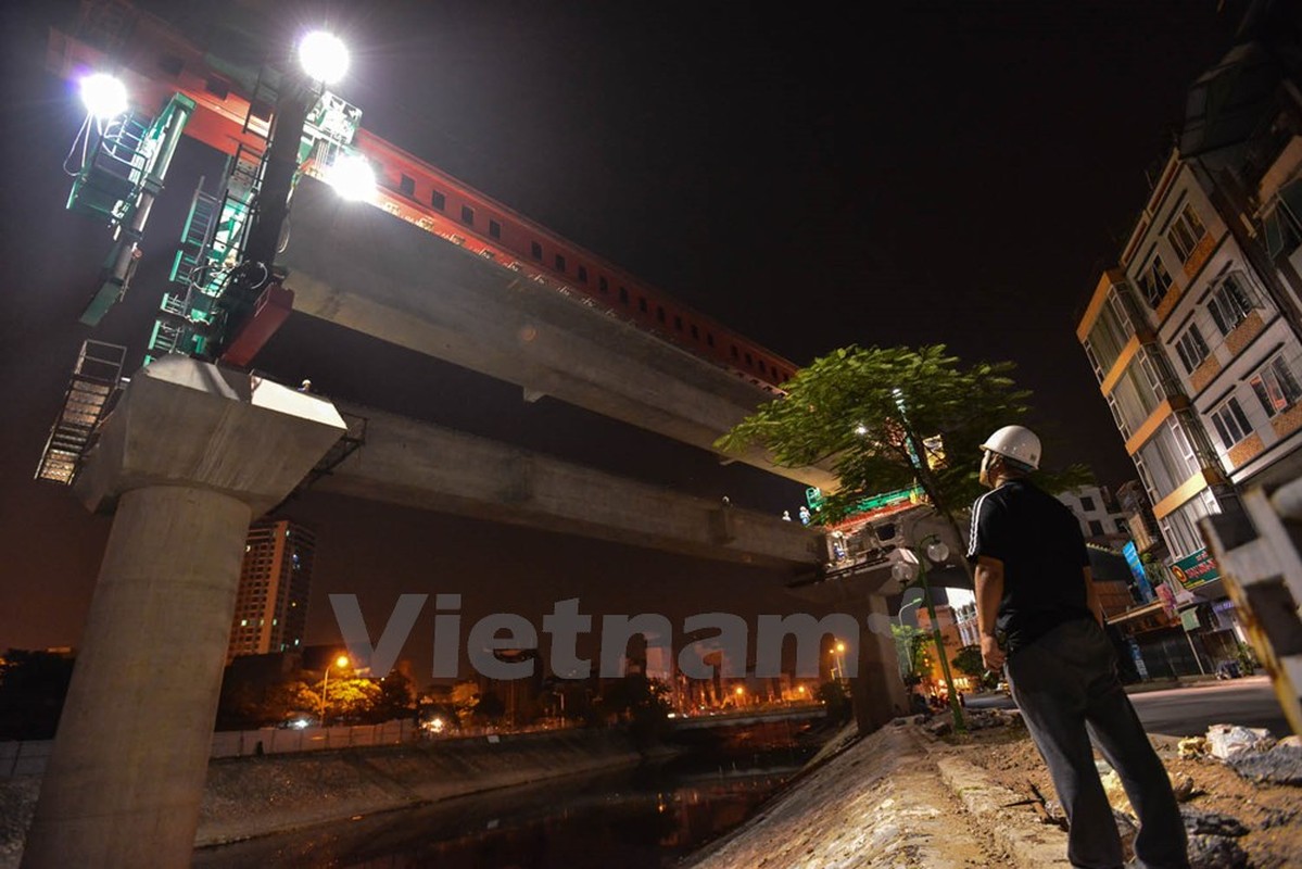 Anh trang dem lap dam duong sat tren cao vuot song To Lich-Hinh-16