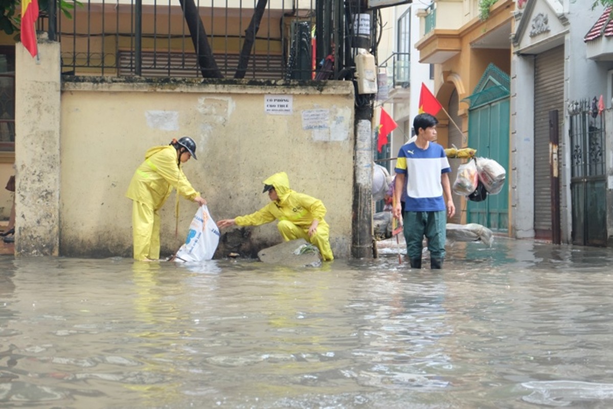 Con mua lon giup nguoi Ha Noi giai nhiet-Hinh-9