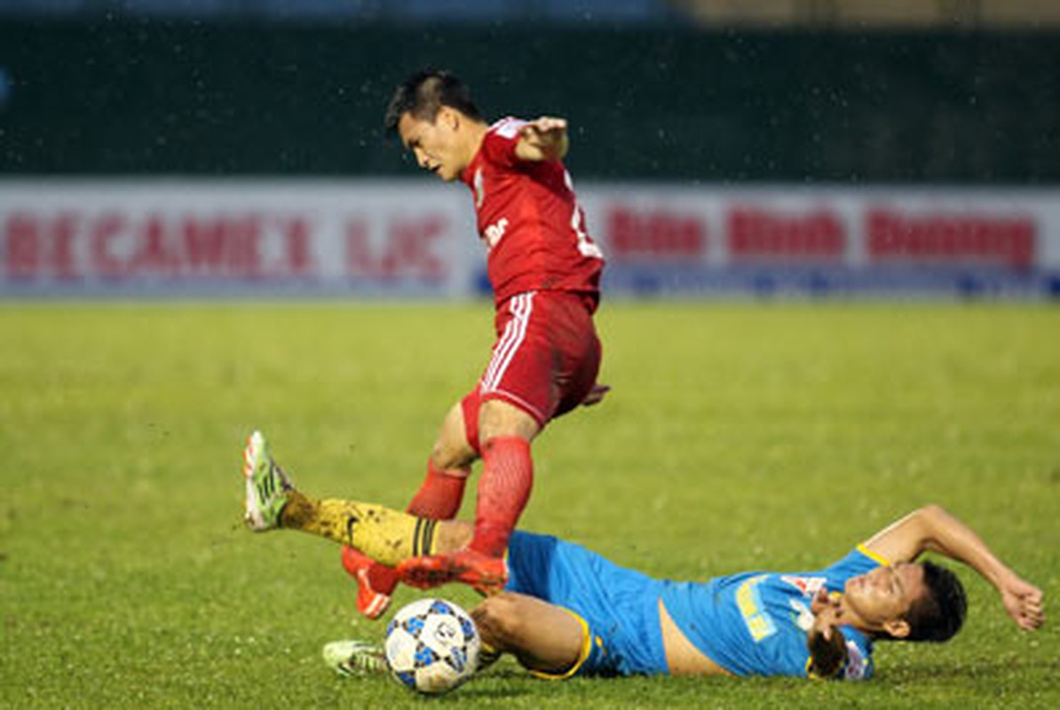 Nhũng hình ảnh xau xi dang quen tai V.League 2015-Hinh-3