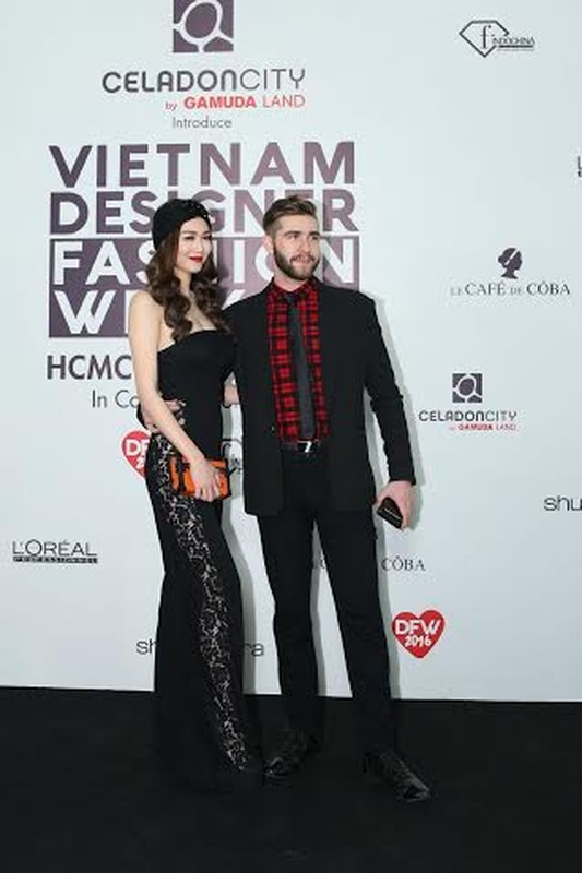 Dan my nhan khung do bo Vietnam Designer Fashion Week-Hinh-2