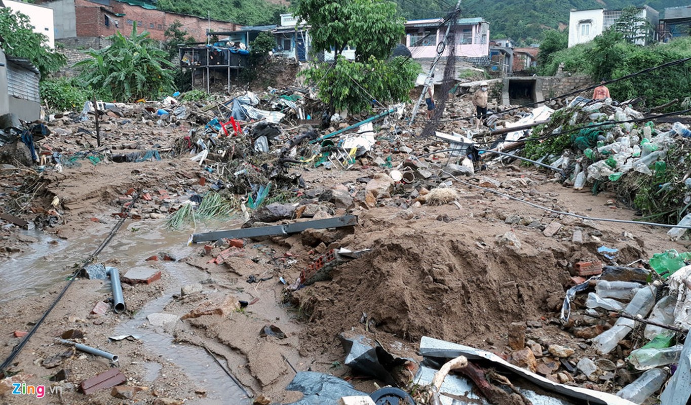 Hien truong lu cuon, sat lo lam 10 nguoi tu vong o Nha Trang-Hinh-2