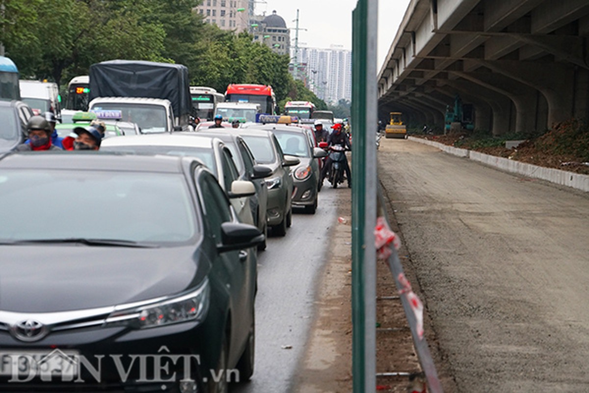 Anh: Ha Noi ach tac trien mien vi duong thi cong o at can Tet-Hinh-2