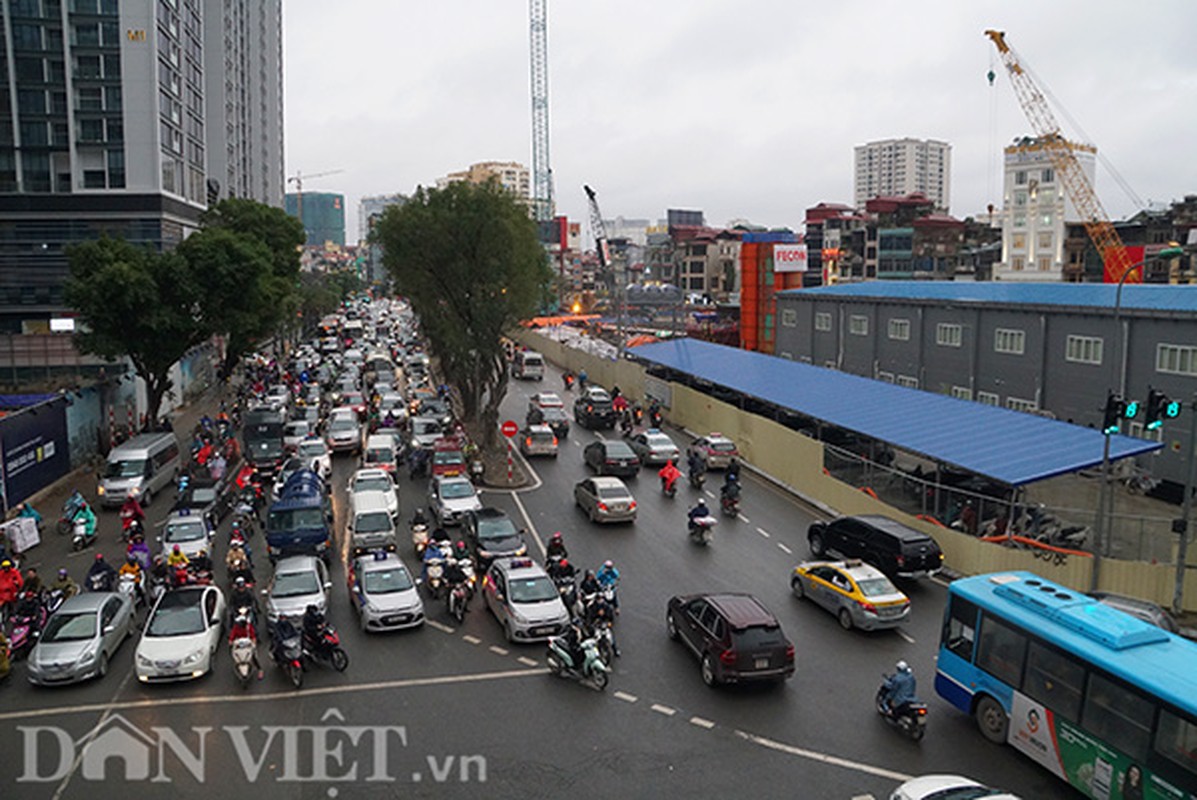 Anh: Ha Noi ach tac trien mien vi duong thi cong o at can Tet-Hinh-9