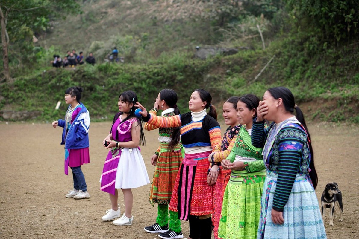 Tung bung ngay Tet truyen thong cua dong bao Mong-Hinh-6