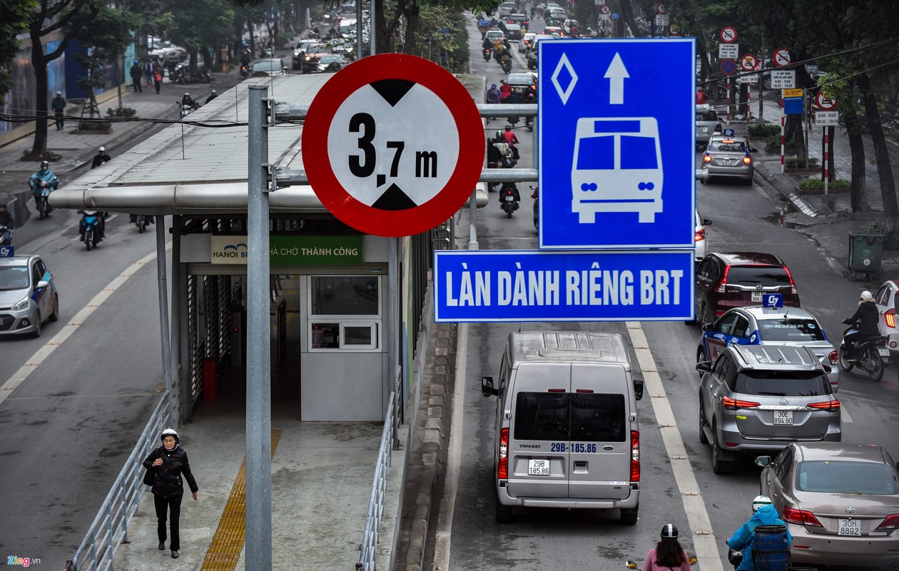 Oto, xe may tat dau buyt BRT nhung ngay can Tet-Hinh-2