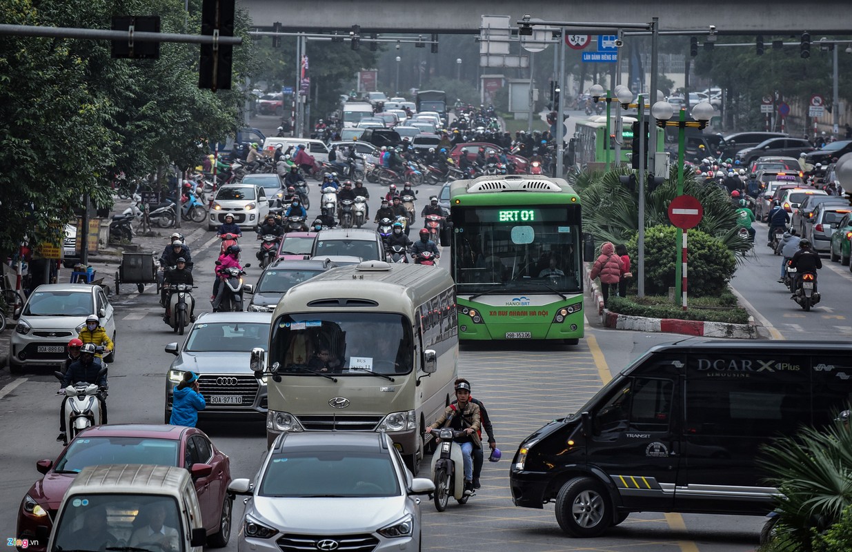 Oto, xe may tat dau buyt BRT nhung ngay can Tet-Hinh-3