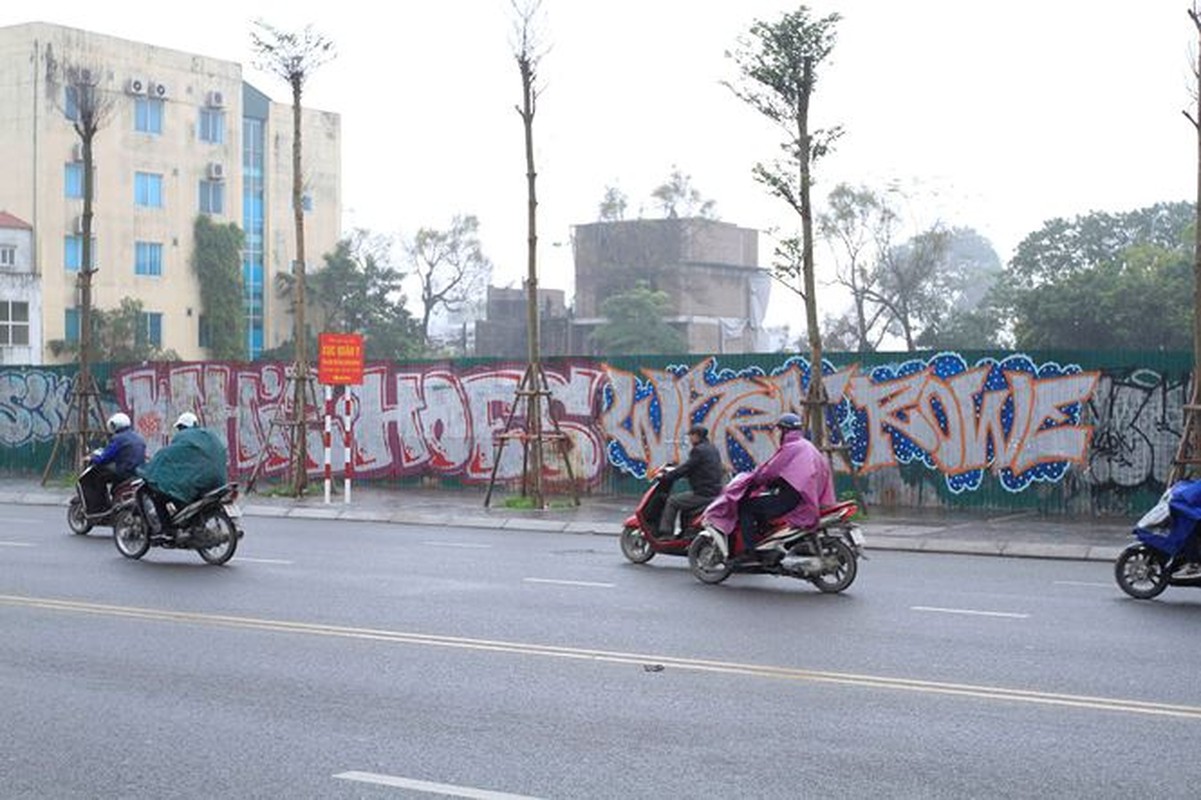 Ve graffiti tu phat tren duong tram ty o Ha Noi-Hinh-9