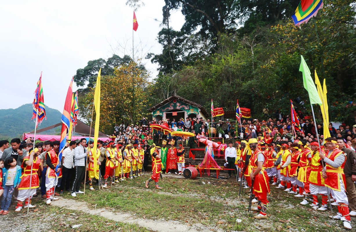 Bien nguoi chen chan de duoc chiem nguong 'cua quy khong lo' tai le hoi-Hinh-17