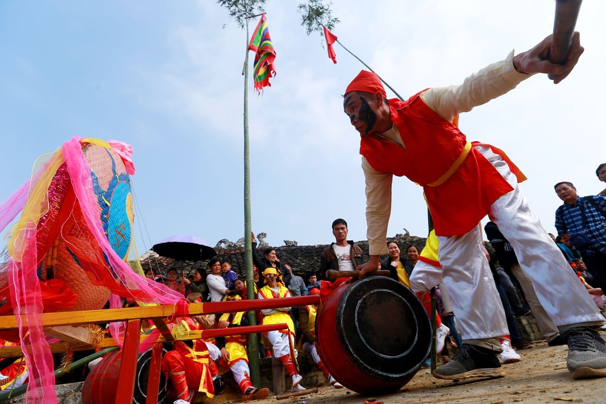 Bien nguoi chen chan de duoc chiem nguong 'cua quy khong lo' tai le hoi-Hinh-2