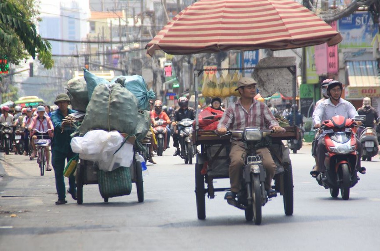 Nguoi dan Sai Gon muu sinh trong nhung ngay nong 'nung nguoi' thang 3-Hinh-16