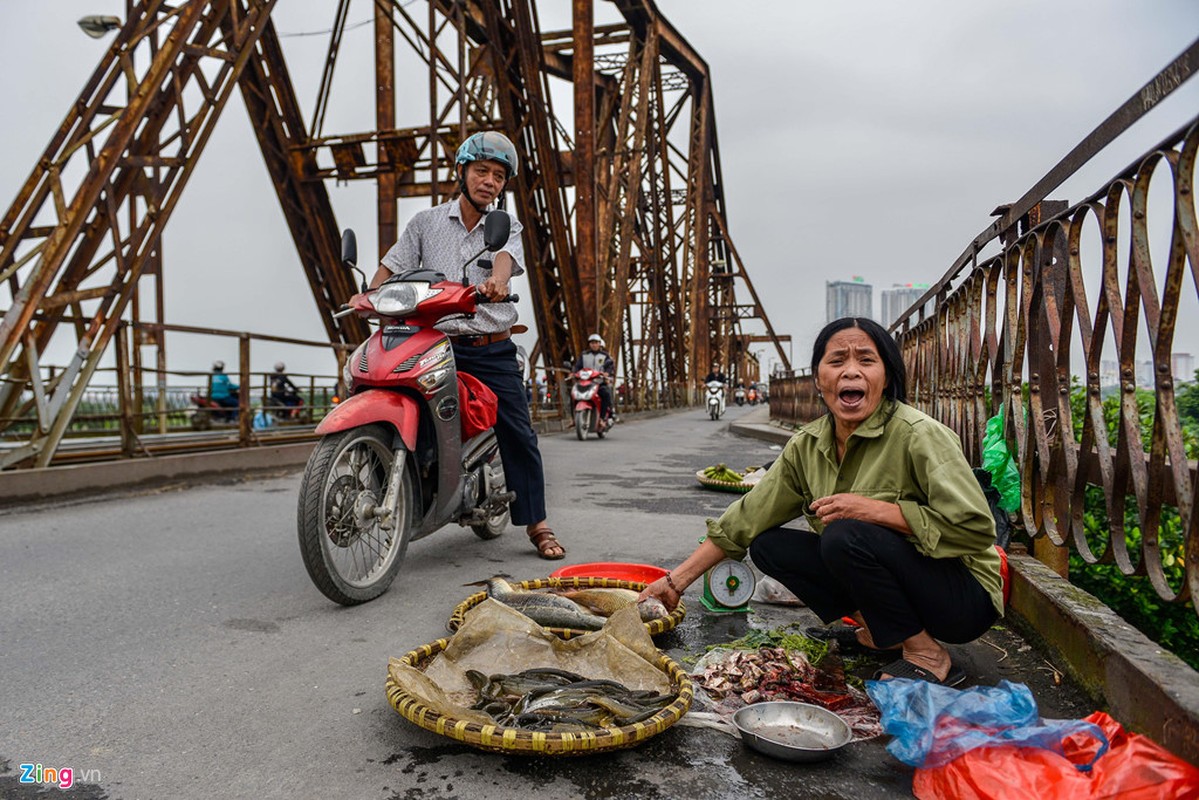 Cau hon tram tuoi bi bien thanh cho coc, giao thong un u-Hinh-3