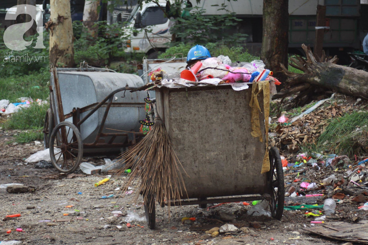 Ha Noi: Nui rac khong lo hoi thoi nong nac duoi chan cau Long Bien-Hinh-16