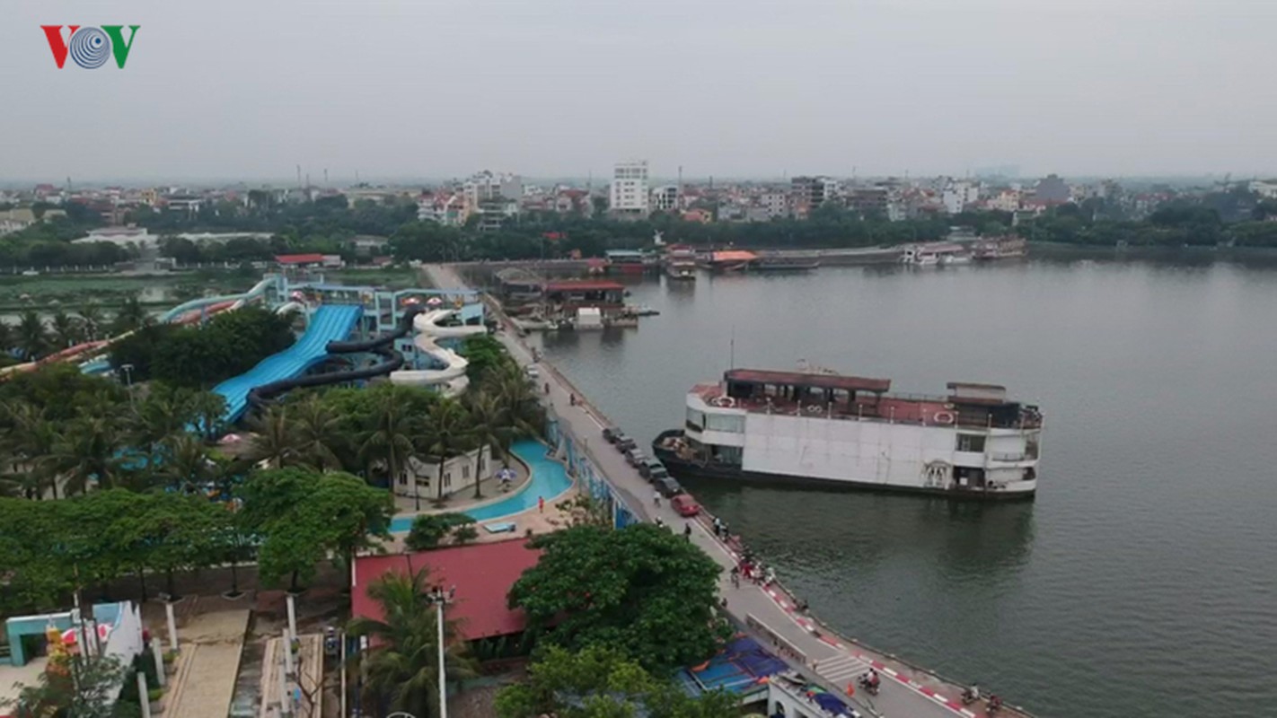 Du thuyen, nha hang noi hoang tan vat vo ben Ho Tay