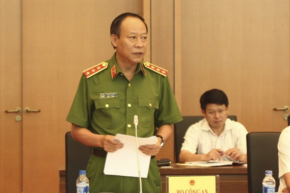 Toan canh vu Nguyen Huu Linh dam o be gai trong thang may-Hinh-14