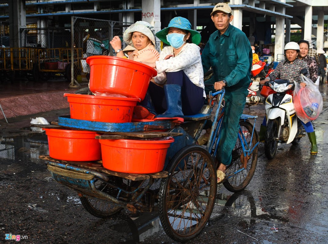 Nhoc nhan kiem song ben chao lua hap ca o cang Quy Nhon-Hinh-2