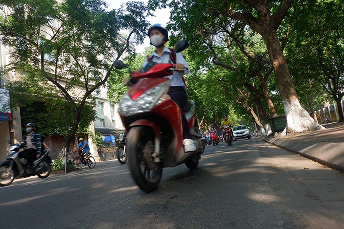 Bat chap nang nong, nhung con duong Thu do nay van mat nhu dieu hoa-Hinh-2