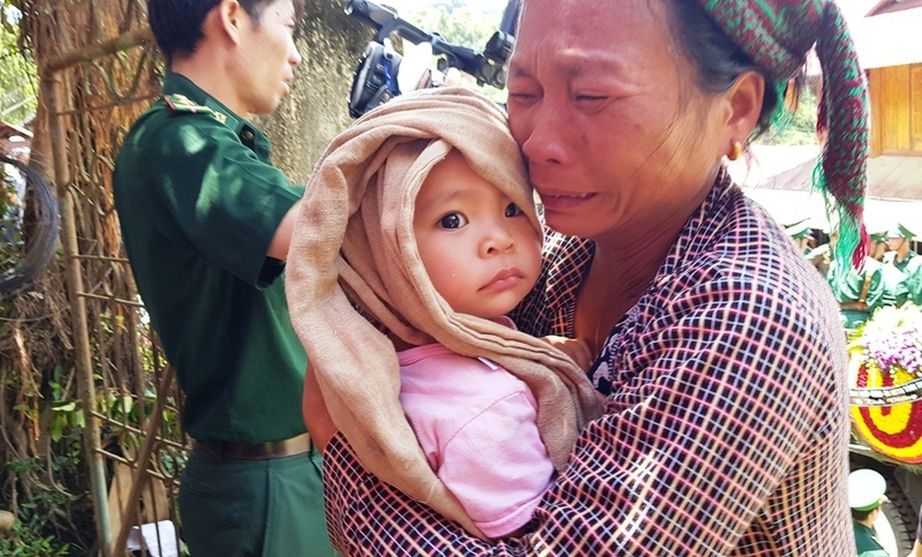 Nguoi dan khoc nhu mua tien dua Thieu ta bien phong Thanh Hoa hi sinh khi bat ma tuy-Hinh-9